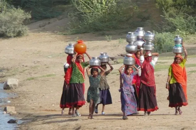 Rajasthan women’s in traditional attire carrying water Rajasthan women’s in traditional attire carrying water